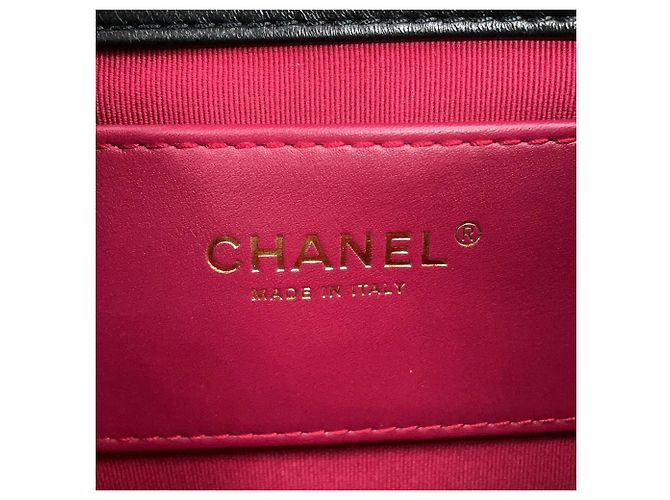 Borsa a tracolla con catena Chanel Black Matelassé Nero - vista 16