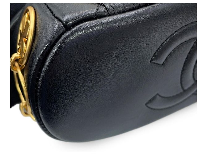 Chanel Matelassé Rucksack aus schwarzem Leder - Ansicht 11