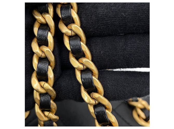 Chanel Matelassé Rucksack aus schwarzem Leder - Ansicht 12