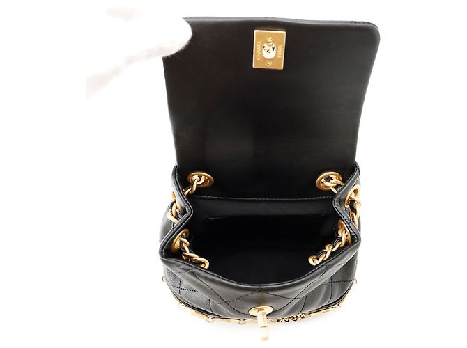 Chanel Matelassé Rucksack aus schwarzem Leder - Ansicht 5