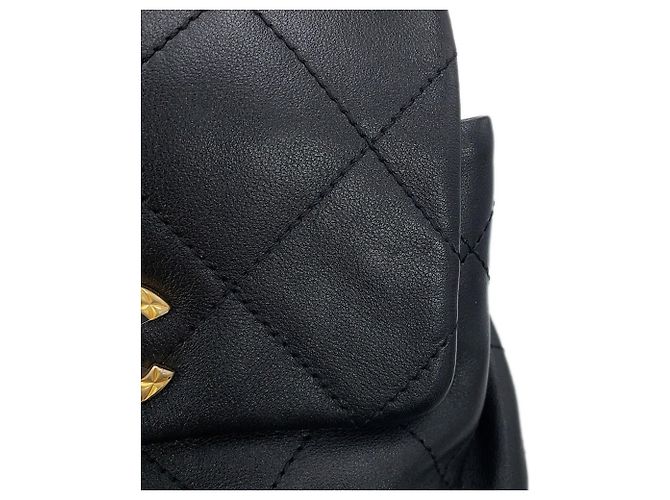 Chanel Matelassé Rucksack aus schwarzem Leder - Ansicht 7