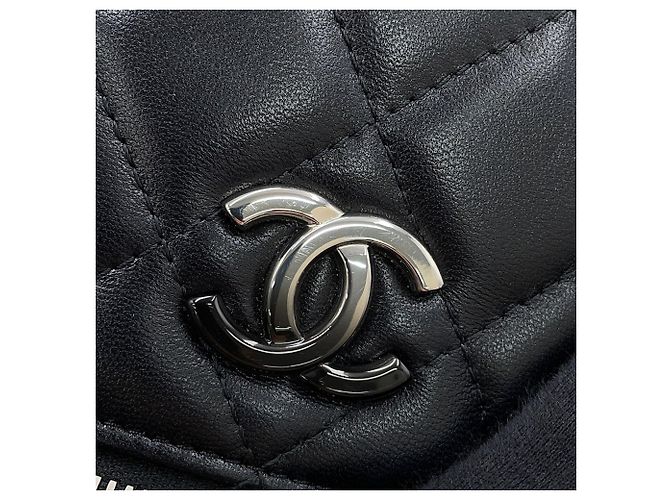 Borsa a tracolla con catena Chanel Matelassé Nero - vista 15