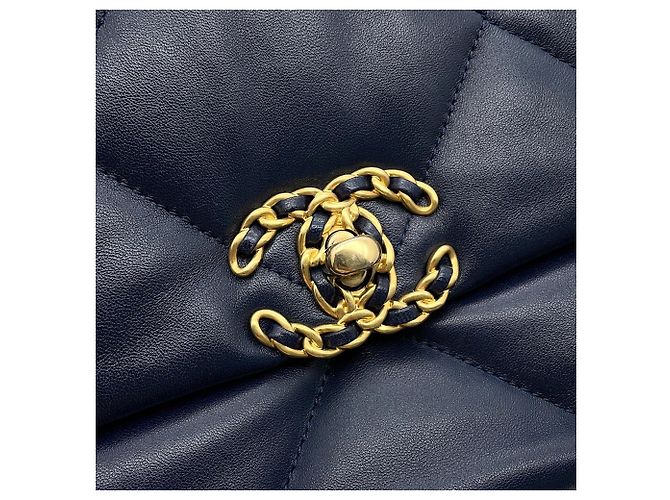 Chanel Schultertasche mit Kette CHANEL19 Marineblau - Ansicht 10