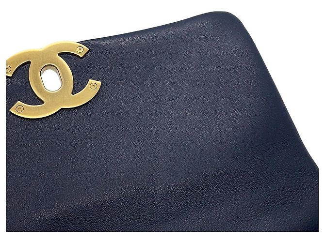 Chanel Schultertasche mit Kette CHANEL19 Marineblau - Ansicht 11