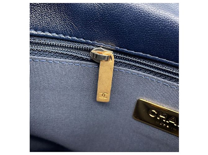Chanel Schultertasche mit Kette CHANEL19 Marineblau - Ansicht 12