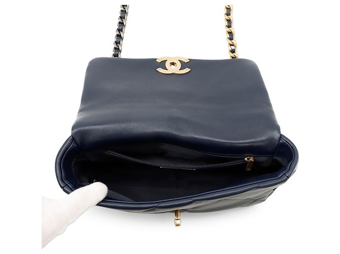 Chanel Schultertasche mit Kette CHANEL19 Marineblau - Ansicht 6