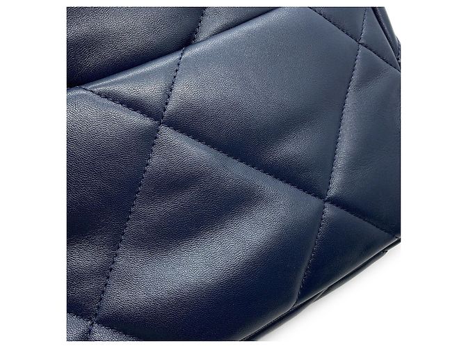Chanel Schultertasche mit Kette CHANEL19 Marineblau - Ansicht 9