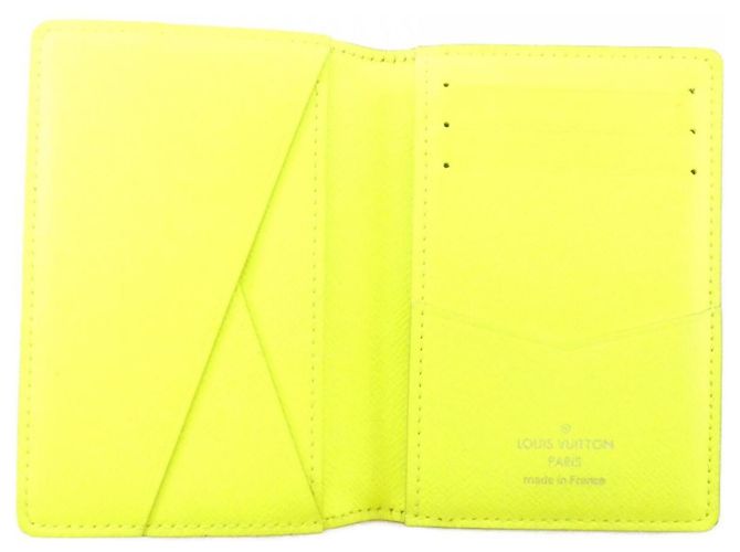 Louis Vuitton Taiga Rama Organizer de Poche Amarillo - vista 5