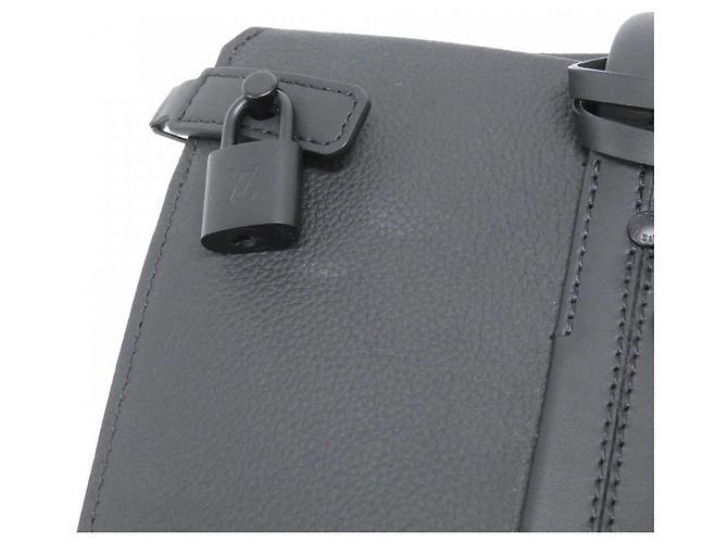 Borsa Louis Vuitton LV Aerogram Takeoff Tote M57308 Nero - vista 4