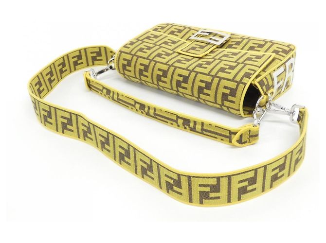 Borsa a spalla Fendi Baguette 8BR600 AR1Y Giallo - vista 5