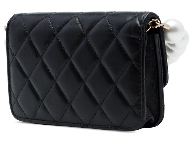 Clutch Chanel in vitello matelassé nero con Maxi Pearls e catena - vista 2