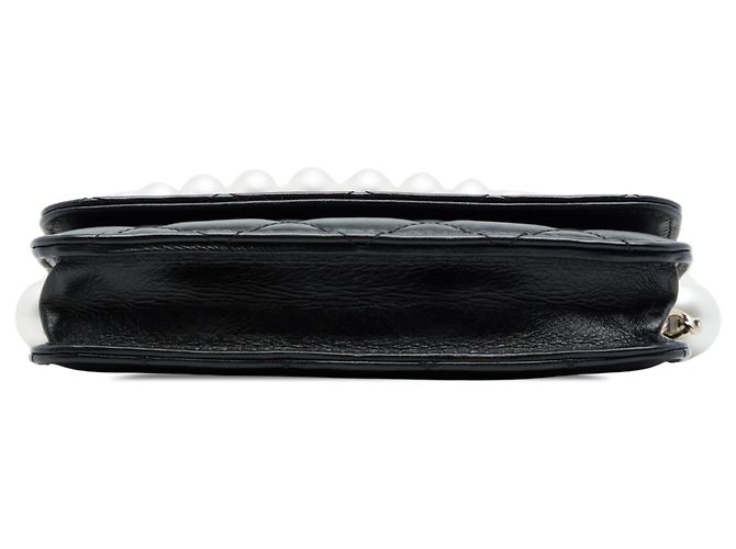 Clutch Chanel in vitello matelassé nero con Maxi Pearls e catena - vista 3