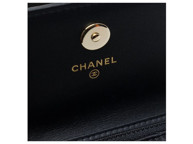 Clutch Chanel in vitello matelassé nero con Maxi Pearls e catena - vista 5