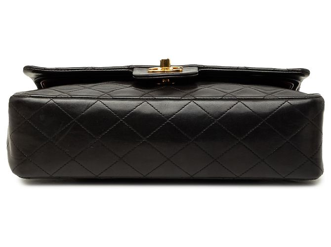 Chanel Black Medium Classic Lambskin Double Flap Preto - vista 3