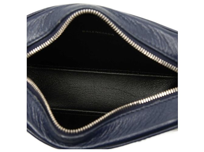 Borsa Everyday Camera XS in pelle blu Balenciaga Blu navy - vista 4