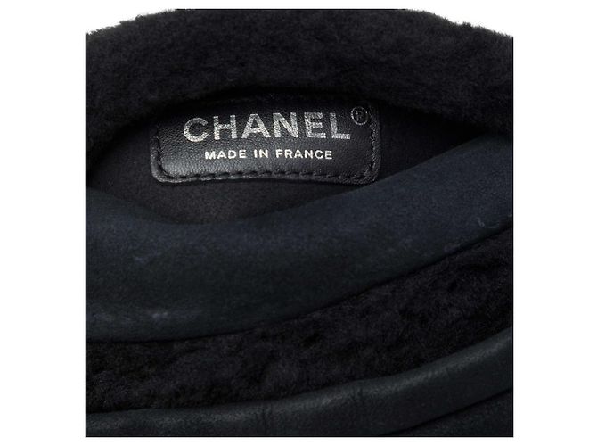 Chanel Reissue 2.55 Flap en daim noir avec garniture en peau retournée - vue 5