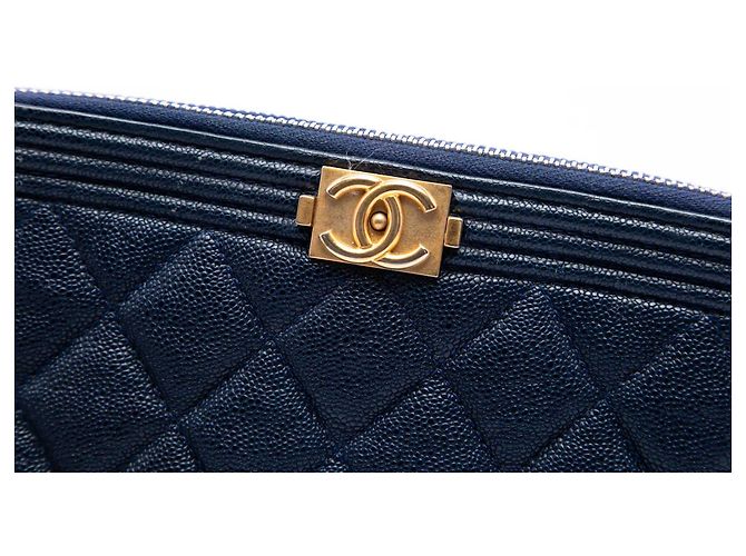 Portafoglio Chanel Boy Double Zip On Chain in pelle caviar matelassé blu Blu navy - vista 5