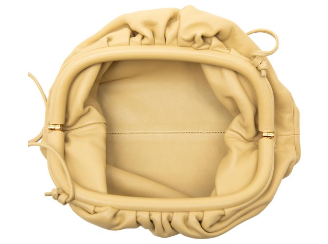 Bottega Veneta The Mini Pouch Crossbody in nappa gialla Giallo - vista 4