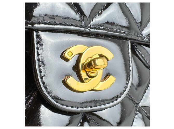 Chanel Rucksack aus schwarzem Lackleder - Ansicht 9