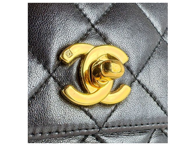 Borsa a tracolla Chanel in pelle d'agnello nera Nero - vista 9