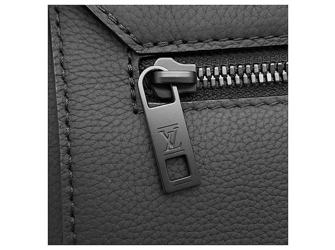 Bolso de hombro Louis Vuitton de piel granulada negra Negro - vista 10