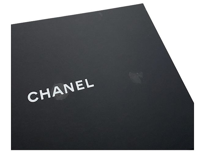 Portefeuille à chaîne Chanel Classic Matelassé Noir - vue 15