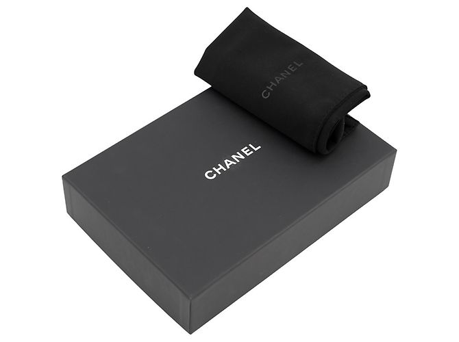 Portefeuille à chaîne Chanel Classic Matelassé Noir - vue 19