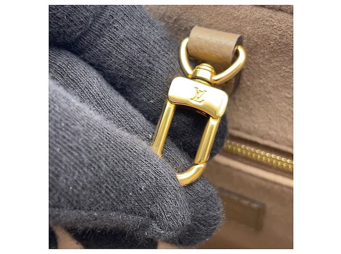 Bolso Louis Vuitton Monogram Empreinte OnTheGo PM Gris - vista 10