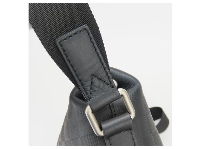 Louis Vuitton Discovery Messenger PM N42415 Nero - vista 24