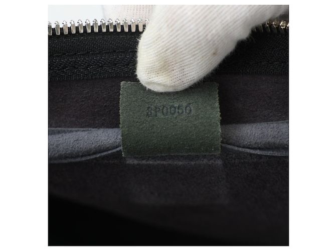 Borsa Boston Louis Vuitton in pelle Taiga Nero - vista 15