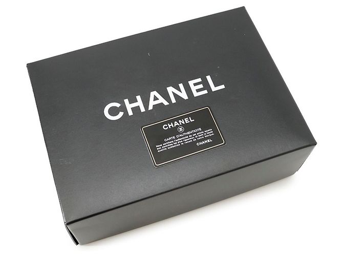 Timeless Borsa a tracolla Chanel Matelassé con catena nera Nero - vista 15