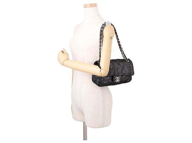 Timeless Borsa a tracolla Chanel Matelassé con catena nera Nero - vista 4