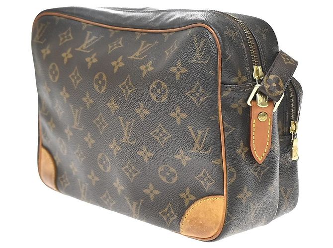 Louis Vuitton Nil Messenger Monogram Canvas 28 Marrone - vista 4