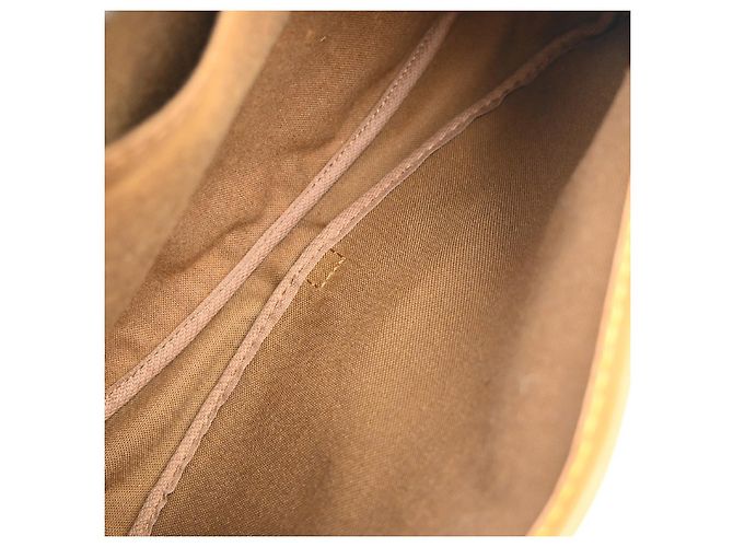 Louis Vuitton Saumur Monogram 30 Marrone - vista 3