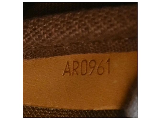 Louis Vuitton Saumur Monogram 30 Marrone - vista 5
