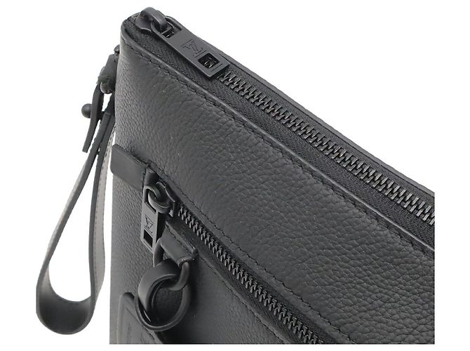Bolso Louis Vuitton Aerogram Takeoff Negro - vista 4
