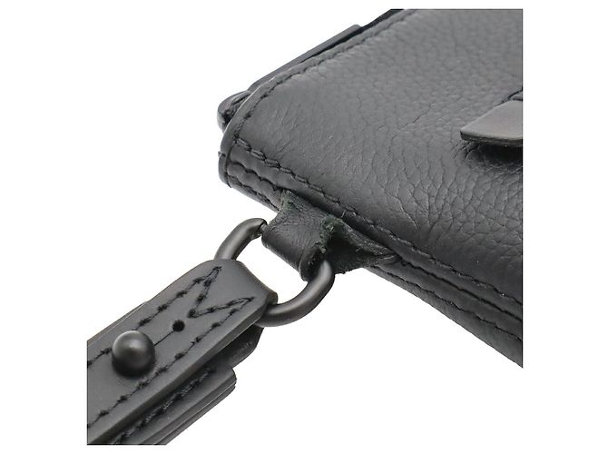 Bolso Louis Vuitton Aerogram Takeoff Negro - vista 7