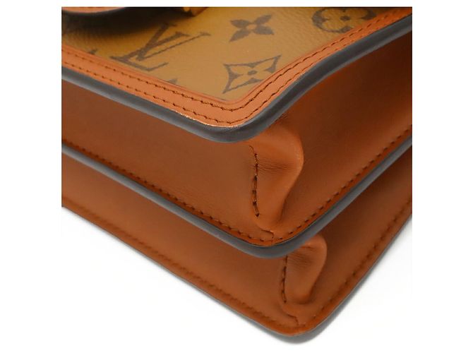 Borsa a tracolla Louis Vuitton Dauphine MM Marrone - vista 3