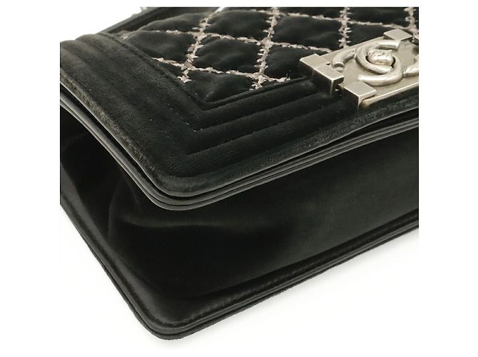 Borsa a tracolla con catena Chanel Boy Matelassé Nero - vista 3