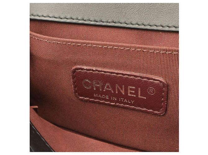 Borsa a tracolla con catena Chanel Boy Matelassé Nero - vista 7
