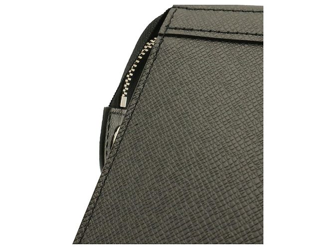 Louis Vuitton Pochette Voyage MM Nero - vista 4