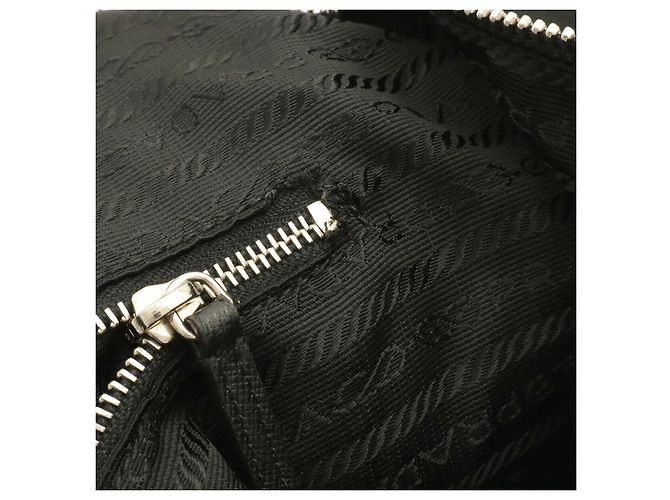 Bolsa de Ombro Prada Triangle Logo Preto - vista 9