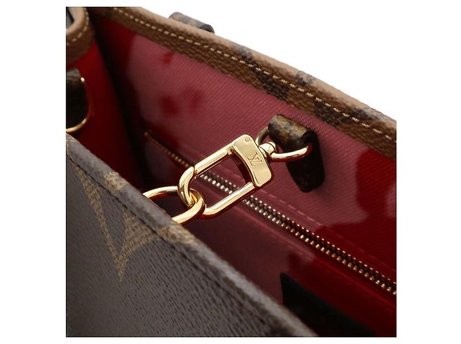Borsa a tracolla Louis Vuitton On the Go PM Marrone - vista 7