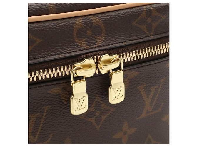 Neceser Louis Vuitton Nice Mini Castaño - vista 4