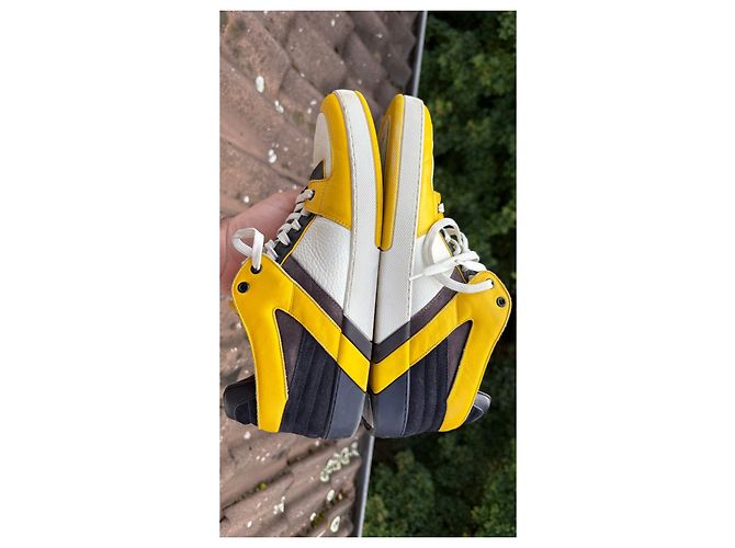 Louis Vuitton Sneakers Giallo Bianco Pelle Nero - vista 10