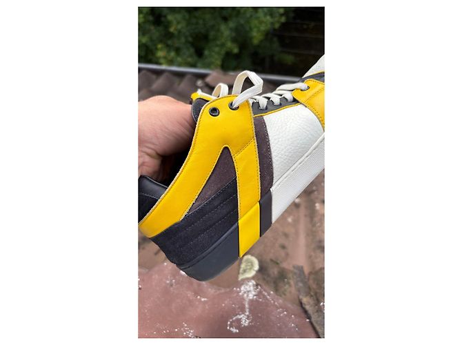 Louis Vuitton Sneakers Giallo Bianco Pelle Nero - vista 12
