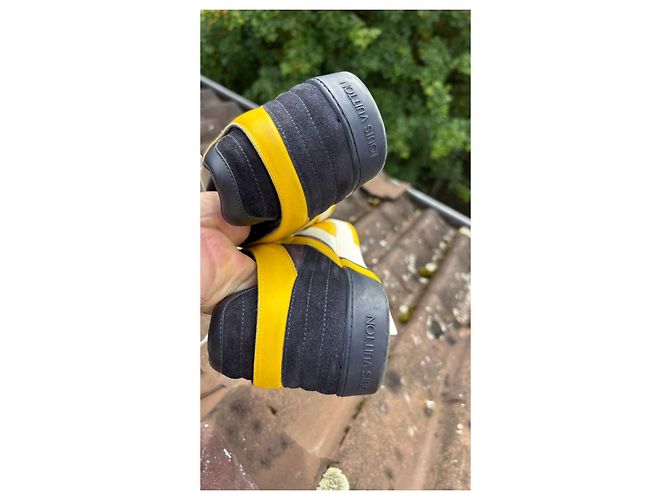Louis Vuitton Sneakers Giallo Bianco Pelle Nero - vista 3
