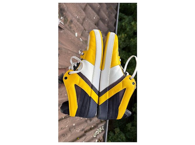 Louis Vuitton Sneakers Giallo Bianco Pelle Nero - vista 9