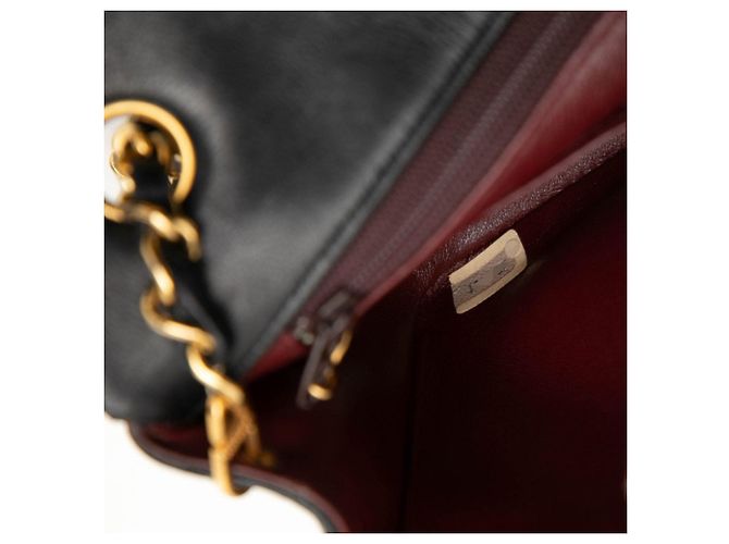 Borsa a tracolla Chanel Matelassé 23 Coco Mark Chain Nero - vista 6