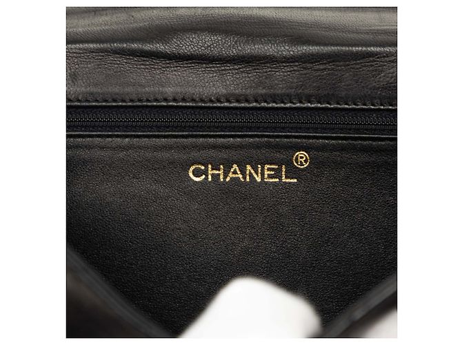 Borsa a tracolla Chanel Matelassé Coco Mark Chain Nero - vista 7